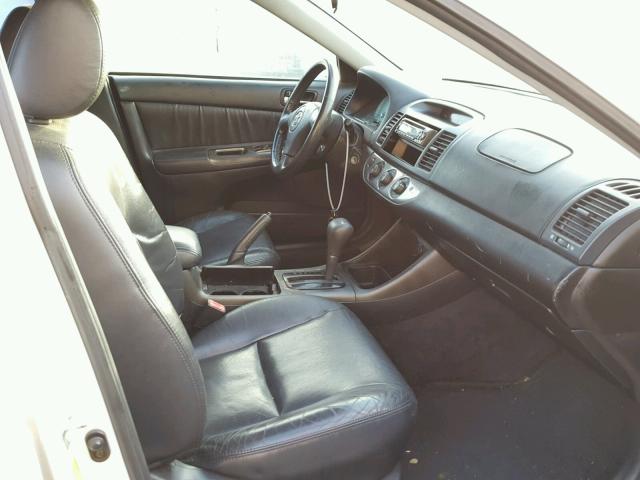 4T1BF30K63U049318 - 2003 TOYOTA CAMRY LE თეთრი ფოტო 5