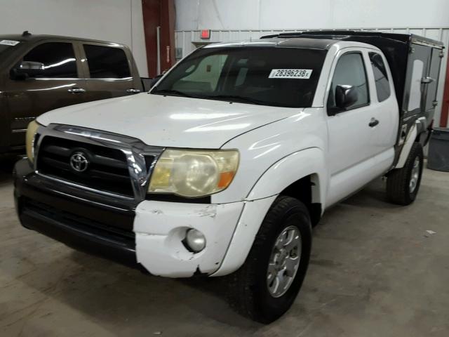 5TETU62N16Z187089 - 2006 TOYOTA TACOMA PRE WHITE photo 2