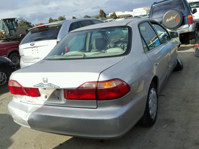 1HGCG5649WA117418 - 1998 HONDA ACCORD LX SILVER photo 4