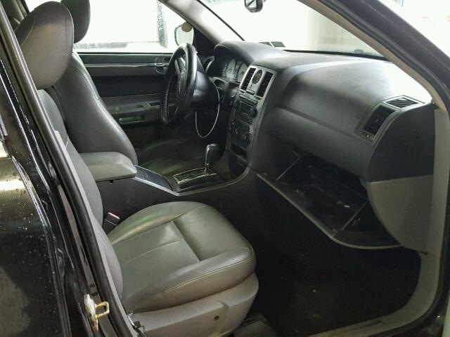 2C3JA53GX5H131211 - 2005 CHRYSLER 300 TOURIN BLACK photo 5