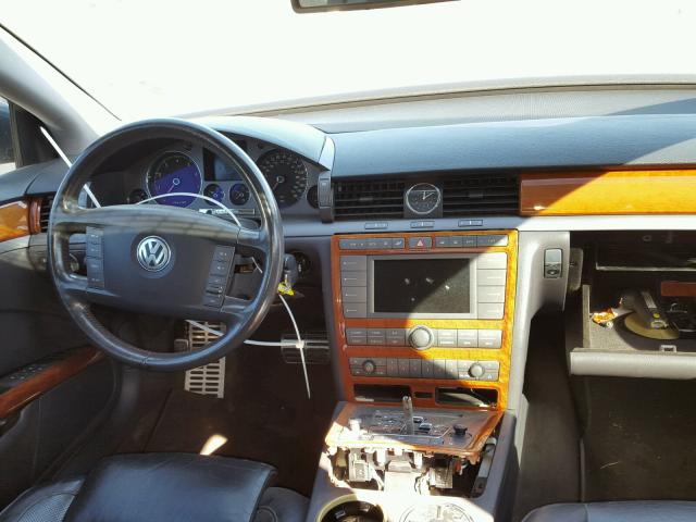 WVWAF63DX48009154 - 2004 VOLKSWAGEN PHAETON 4. GRAY photo 9