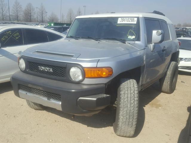 JTEBU11F770062510 - 2007 TOYOTA FJ CRUISER SILVER photo 2