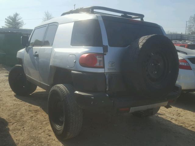 JTEBU11F770062510 - 2007 TOYOTA FJ CRUISER SILVER photo 3