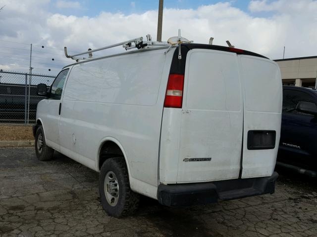 1GCGG25C991146980 - 2009 CHEVROLET EXPRESS G2 WHITE photo 3