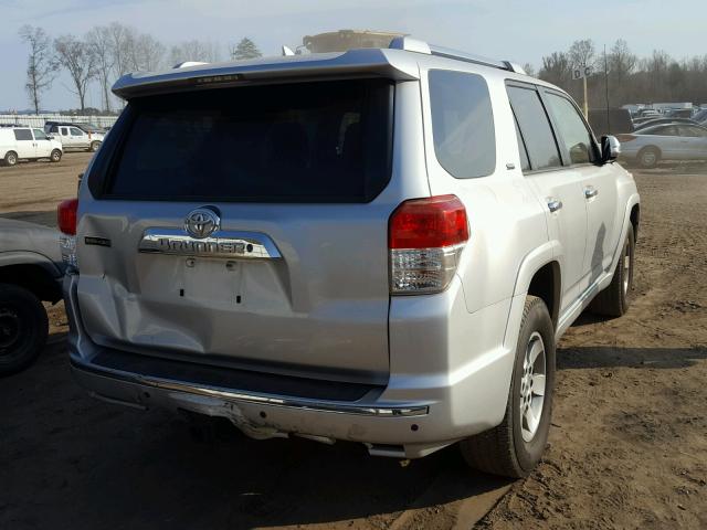 JTEZU5JR0D5052111 - 2013 TOYOTA 4RUNNER SR SILVER photo 4