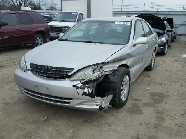 4T1BE32K42U636972 - 2002 TOYOTA CAMRY LE SILVER photo 2