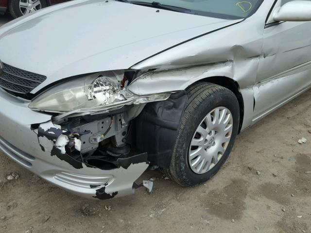 4T1BE32K42U636972 - 2002 TOYOTA CAMRY LE SILVER photo 9