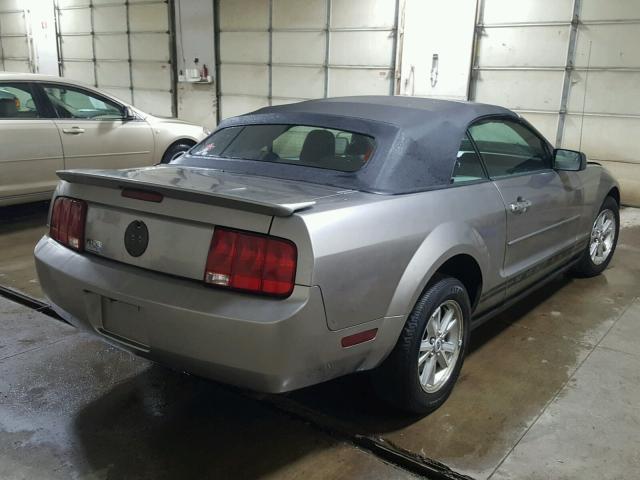 1ZVHT84N285134647 - 2008 FORD MUSTANG GRAY photo 4