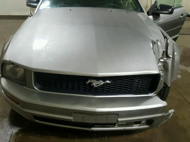1ZVHT84N285134647 - 2008 FORD MUSTANG GRAY photo 7