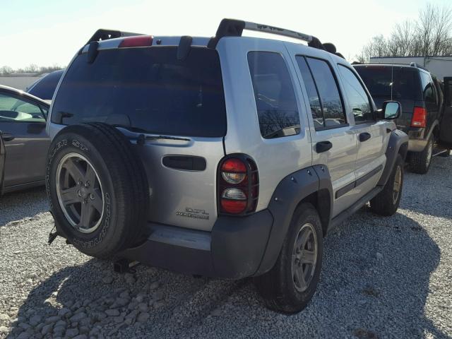 1J4GL38K05W718028 - 2005 JEEP LIBERTY RE SILVER photo 4