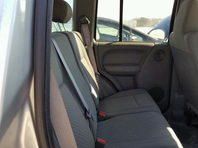 1J4GL38K05W718028 - 2005 JEEP LIBERTY RE SILVER photo 6