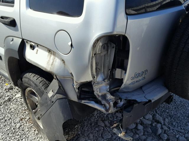 1J4GL38K05W718028 - 2005 JEEP LIBERTY RE SILVER photo 9
