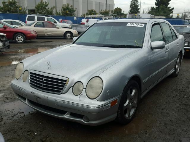 WDBJF70J51B245854 - 2001 MERCEDES-BENZ E 430 SILVER photo 2