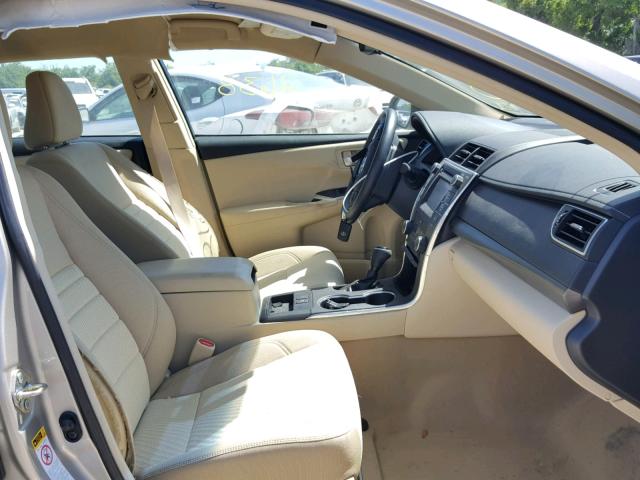 4T1BD1FK2HU222311 - 2017 TOYOTA CAMRY HYBR CREAM photo 5