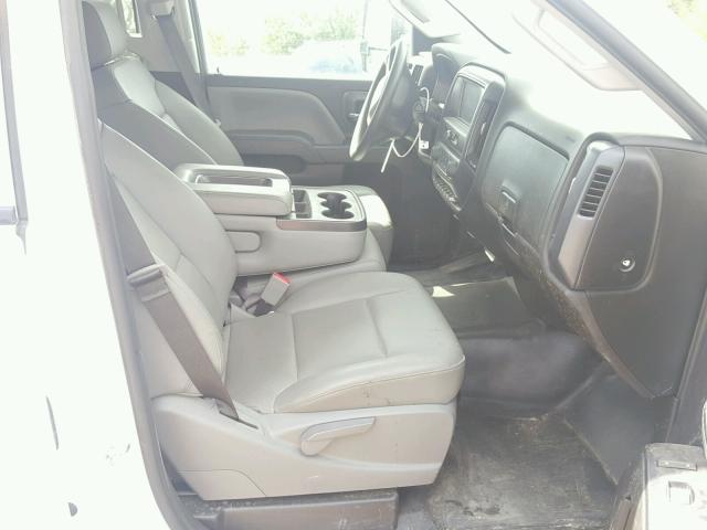 1GB2CUEG8HZ371383 - 2017 CHEVROLET SILVERADO WHITE photo 5