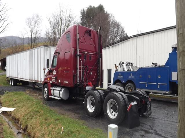 1FUJGLDR29LAG8152 - 2009 FREIGHTLINER CASCADIA 1 MAROON photo 3