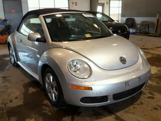 3VWRF31Y16M300421 - 2006 VOLKSWAGEN NEW BEETLE SILVER photo 1