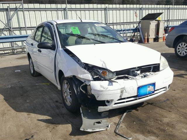 1FAFP34N85W142135 - 2005 FORD FOCUS ZX4 WHITE photo 1