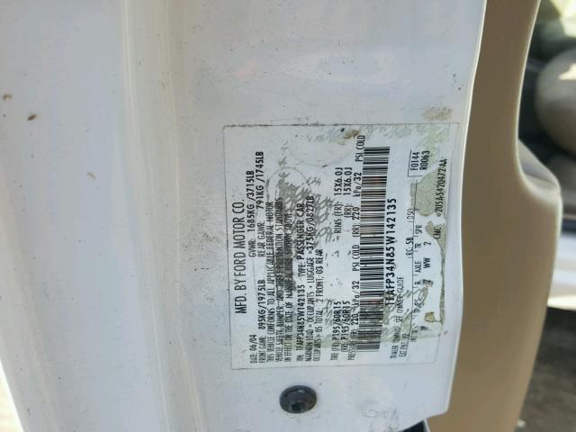 1FAFP34N85W142135 - 2005 FORD FOCUS ZX4 WHITE photo 10