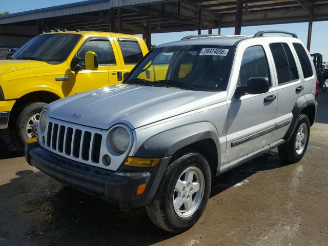 1J4GK48K57W525613 - 2007 JEEP LIBERTY SP SILVER photo 2