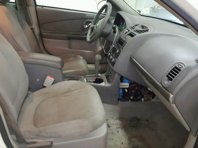 1G1ZS51FX6F292207 - 2006 CHEVROLET MALIBU LS WHITE photo 5