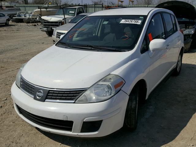 3N1BC13E08L430416 - 2008 NISSAN VERSA S WHITE photo 2