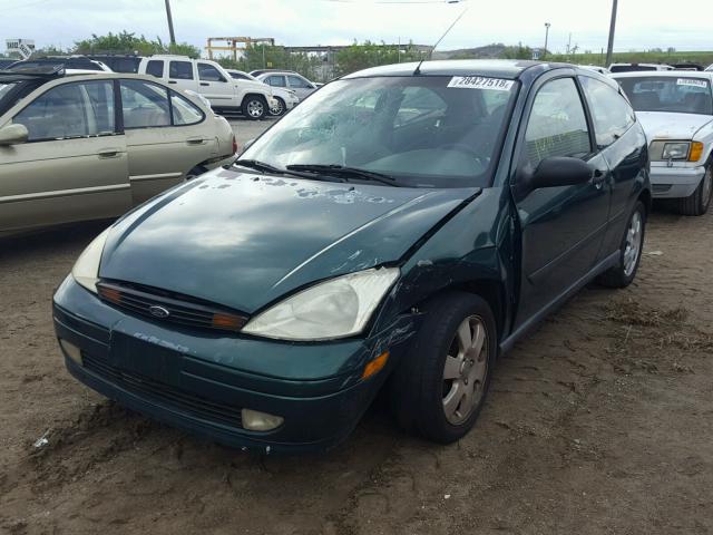 3FAFP313X1R188078 - 2001 FORD FOCUS ZX3 GREEN photo 2