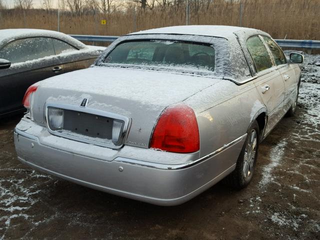 1LNHM83W94Y612190 - 2004 LINCOLN TOWN CAR U SILVER photo 4