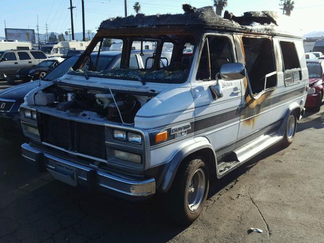 1GBEG25K7RF156039 - 1994 CHEVROLET G20 WHITE photo 2