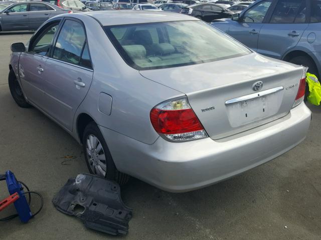 4T1BE32K25U033877 - 2005 TOYOTA CAMRY LE SILVER photo 3