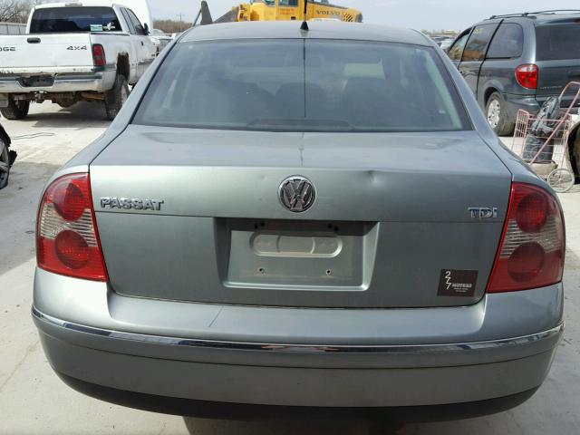 WVWAE63B95E064537 - 2005 VOLKSWAGEN PASSAT GLS GREEN photo 9