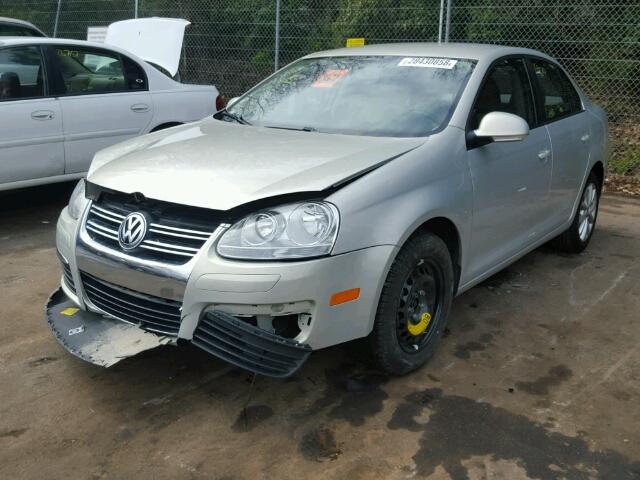 3VWAX7AJ9AM153066 - 2010 VOLKSWAGEN JETTA LIMI SILVER photo 2