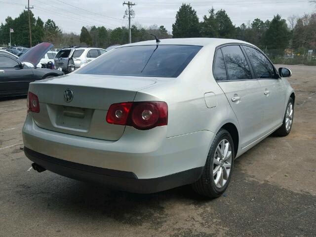 3VWAX7AJ9AM153066 - 2010 VOLKSWAGEN JETTA LIMI SILVER photo 4