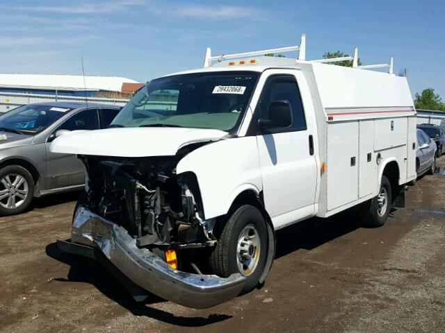 1GDHG31U351153616 - 2005 GMC SAVANA CUT WHITE photo 2