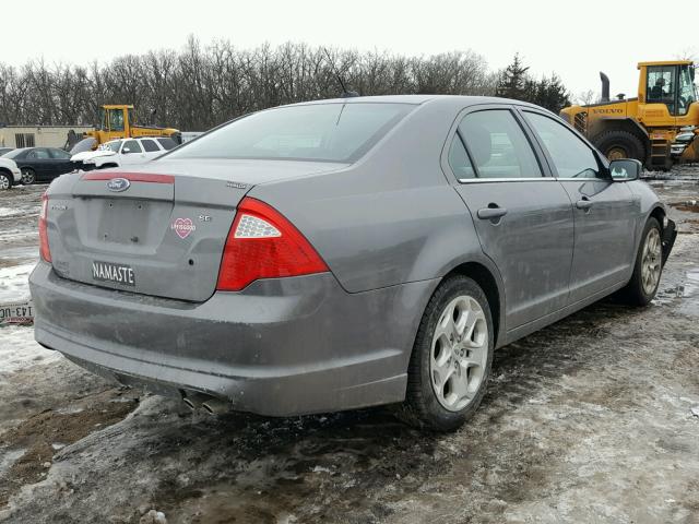 3FAHP0HA9AR109110 - 2010 FORD FUSION SE GRAY photo 4