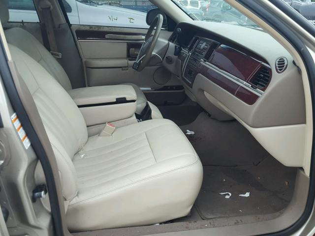 1LNHM81W74Y677672 - 2004 LINCOLN TOWN CAR E BEIGE photo 5