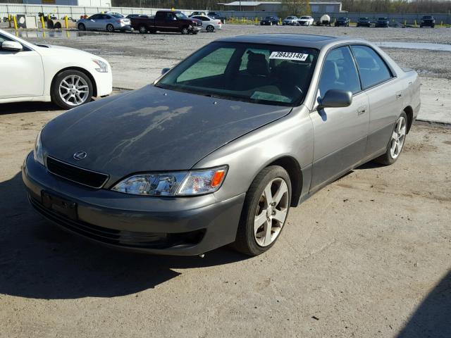 JT8BF28G3X0227549 - 1999 LEXUS ES 300 GRAY photo 2