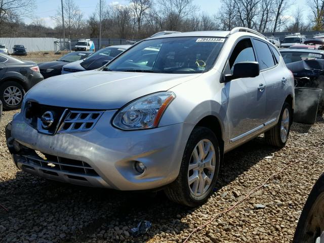 JN8AS5MT8DW023629 - 2013 NISSAN ROGUE S SILVER photo 2