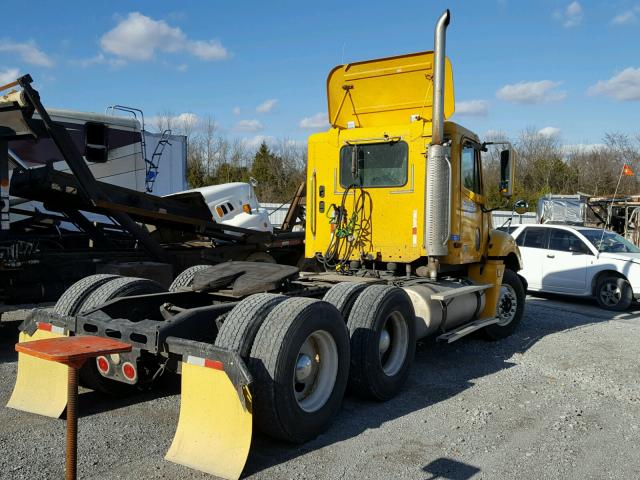 1FUJA6CK54DM83557 - 2004 FREIGHTLINER CONVENTION YELLOW photo 4