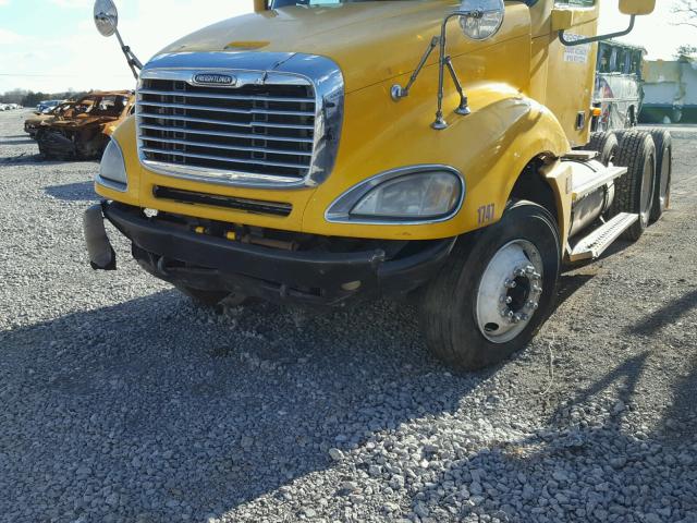 1FUJA6CK54DM83557 - 2004 FREIGHTLINER CONVENTION YELLOW photo 9