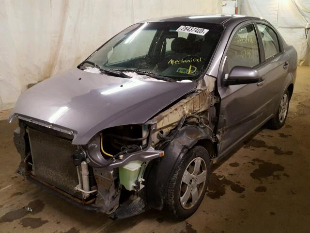 KL1TD56608B137327 - 2008 CHEVROLET AVEO BASE SILVER photo 2