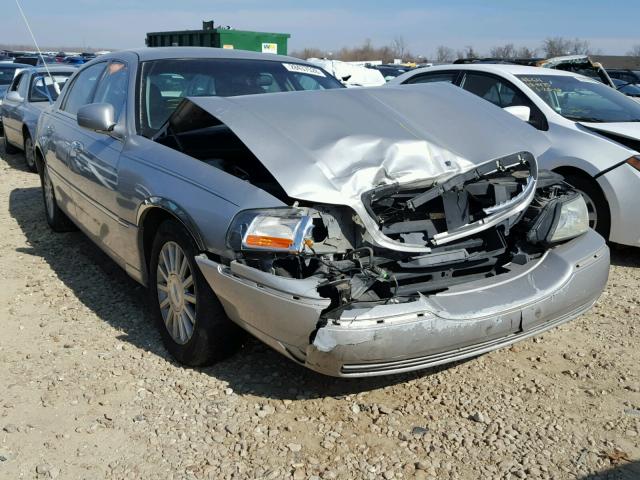 1LNHM83W54Y636938 - 2004 LINCOLN TOWN CAR U SILVER photo 1