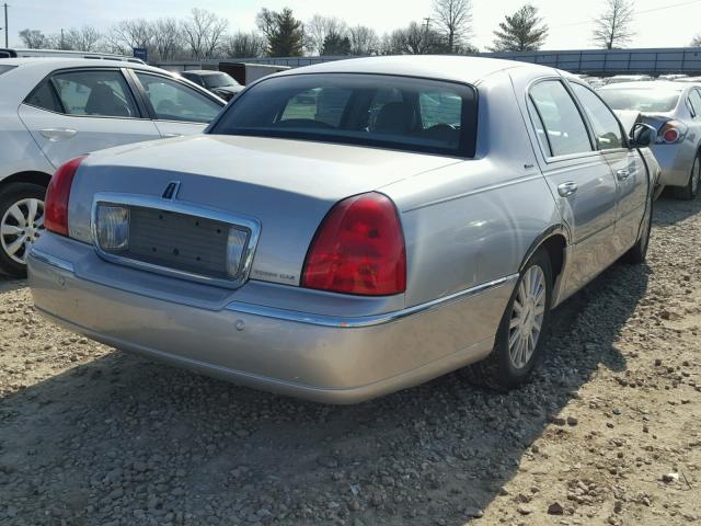 1LNHM83W54Y636938 - 2004 LINCOLN TOWN CAR U SILVER photo 4