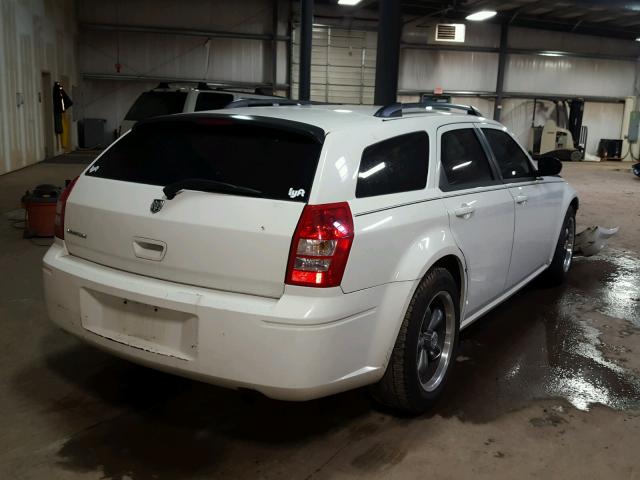 2D4FV47T37H604475 - 2007 DODGE MAGNUM SE WHITE photo 4