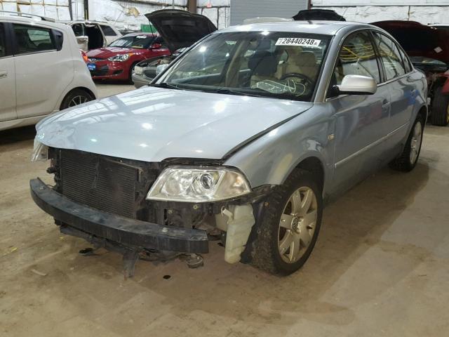 WVWTH63BX1P198164 - 2001 VOLKSWAGEN PASSAT GLX 蓝色 照片 2