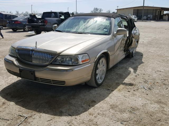 1LNHM83W14Y671363 - 2004 LINCOLN TOWN CAR U TAN photo 2