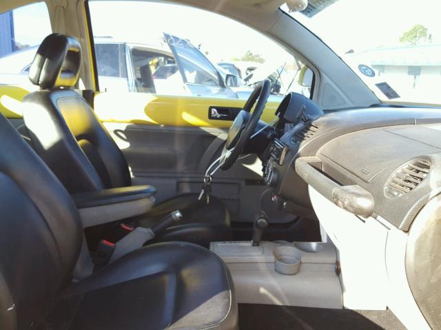 3VWCF21C5YM409343 - 2000 VOLKSWAGEN NEW BEETLE 黄色 照片 5