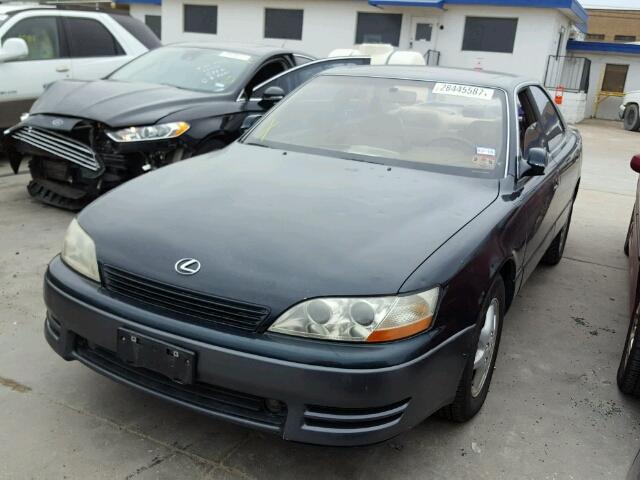 JT8VK13T9P0182897 - 1993 LEXUS ES 300 GREEN photo 2