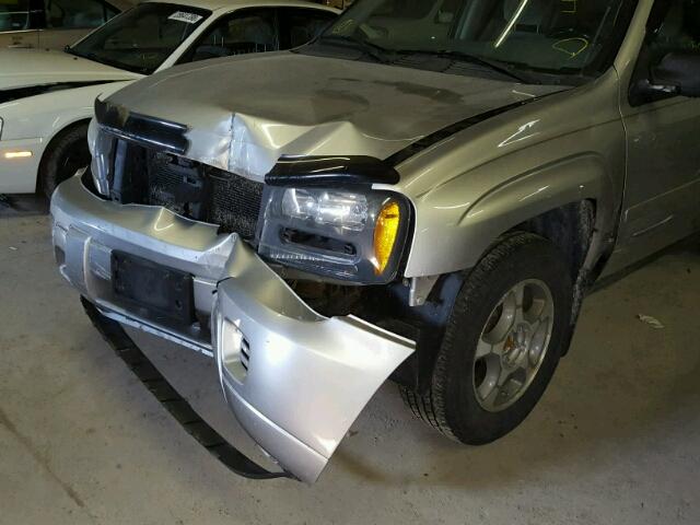 1GNDT13S972100129 - 2007 CHEVROLET TRAILBLAZE SILVER photo 10