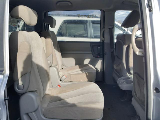 KNDMG4C38A6346578 - 2010 KIA SEDONA LX SILVER photo 6